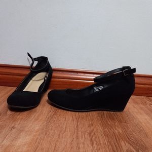 Black suede wedges size 7